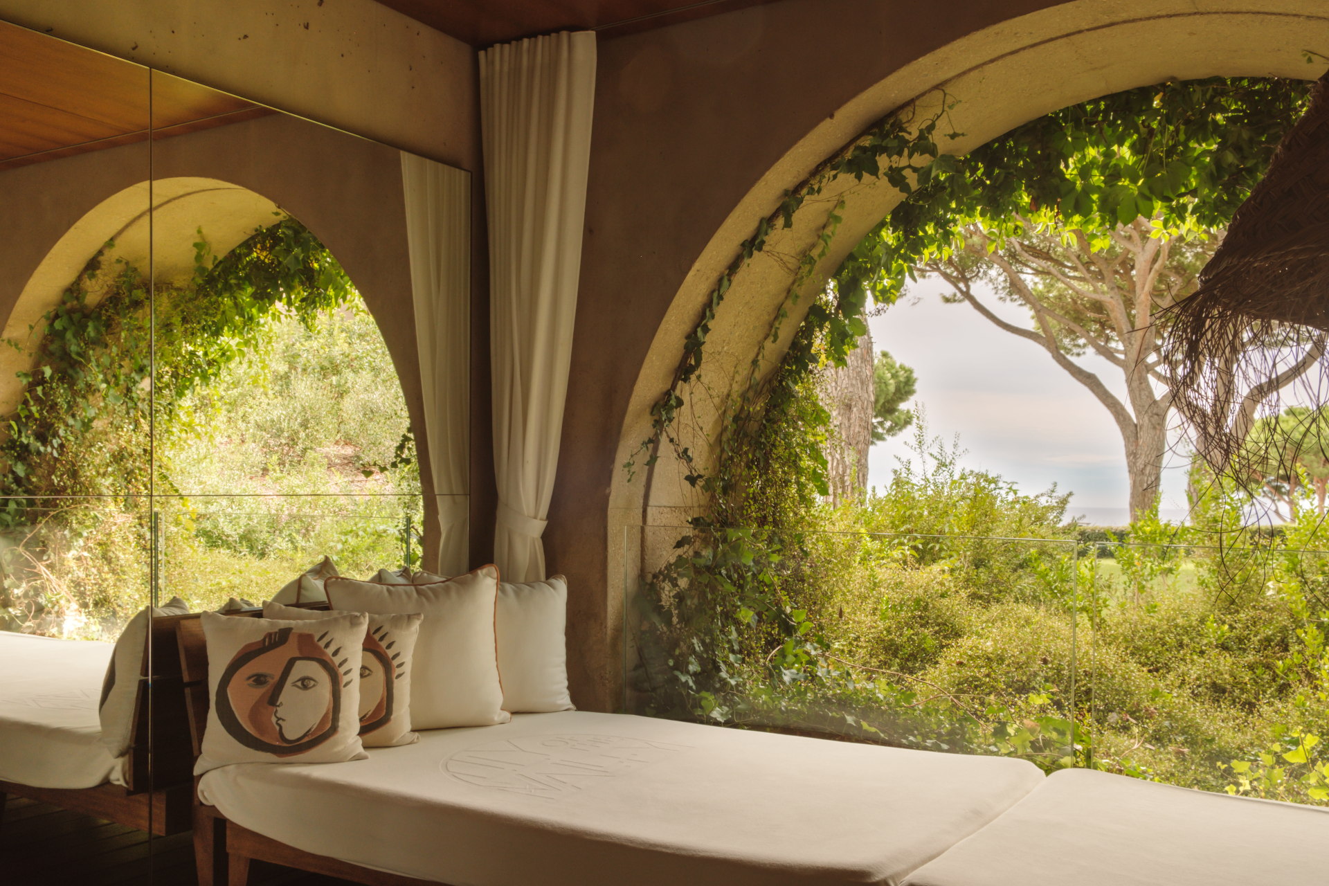 lilyofthevalley hotel image